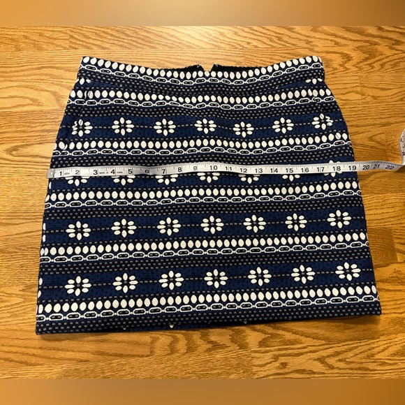 J. Crew, size 8, mini skirt, navy/whitedaisy pattern. - Picture 4 of 10
